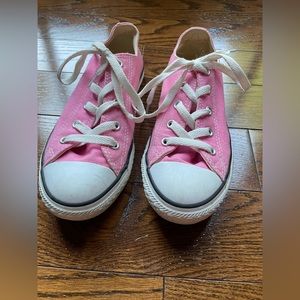 Hot Pink Converse! 💗 In excellent condition!! Size: US 3 Gender: Youths